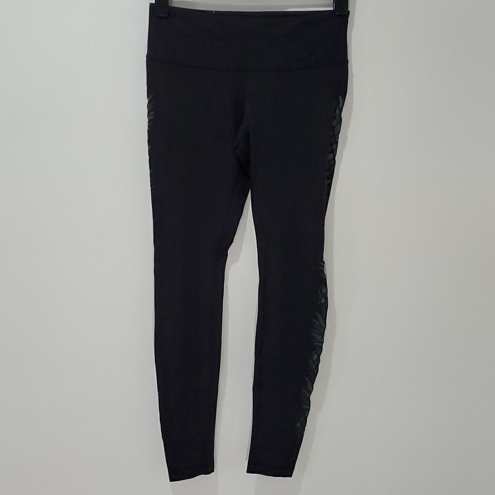 LULULEMON black size 8 pineapple design leggings
